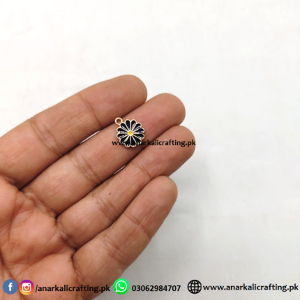 Enamel Charm Black Daisy